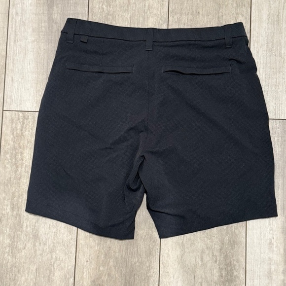 Lululemon Men Size 31 Shorts Commission Short Classic 9" Black - Picture 2 of 3
